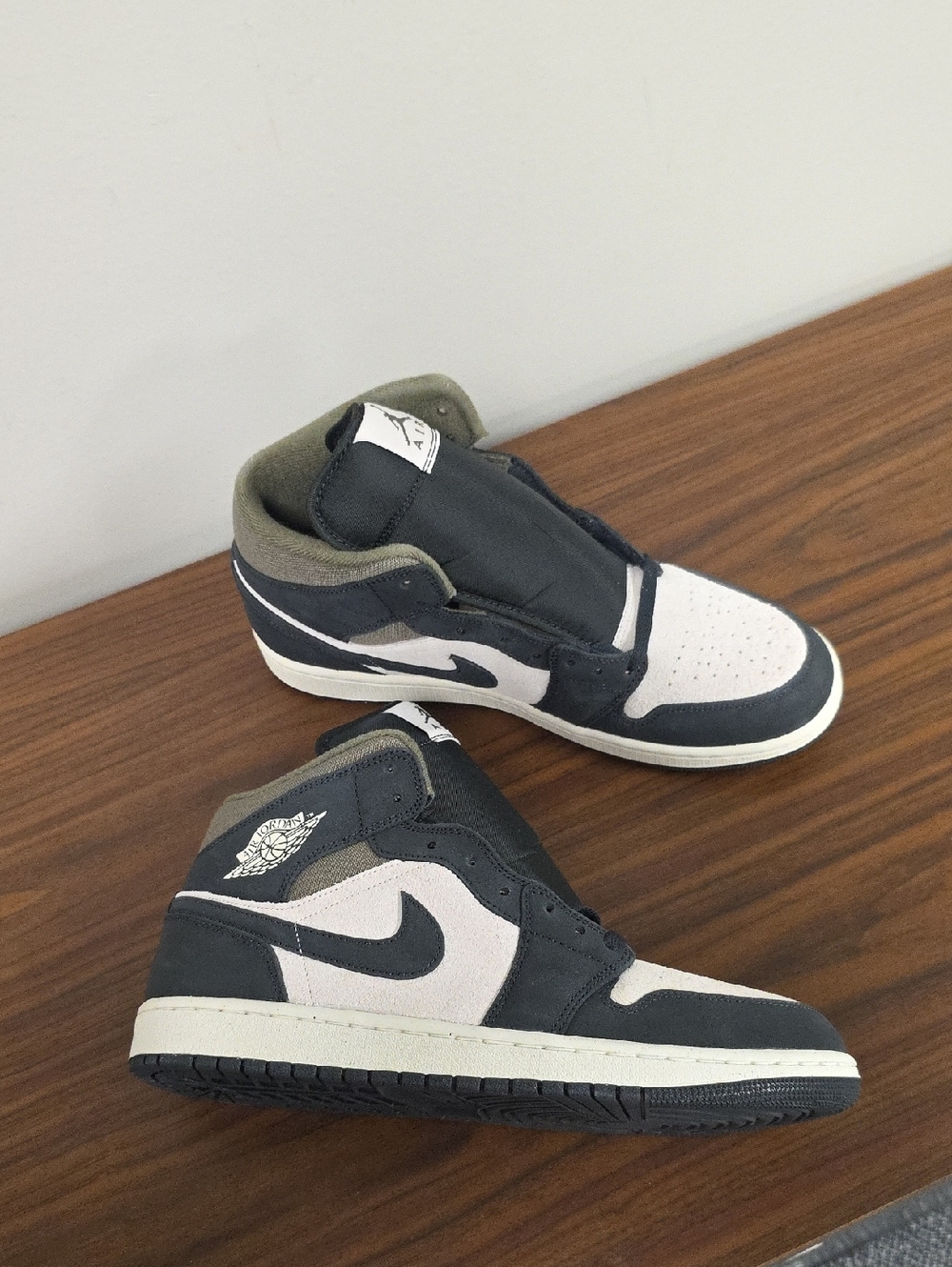 Air Jordan 1 Mid SE Off Noir Medium Olive Men's Size 11 HV4091-102 New